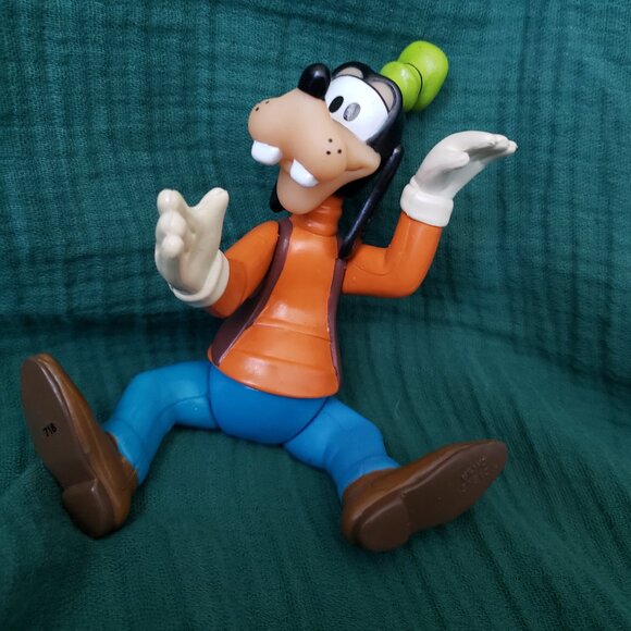 Vintage Goofy Figurine - Arms, Head, and Legs Move - Articulated. Poseable. - Picture 1 of 5